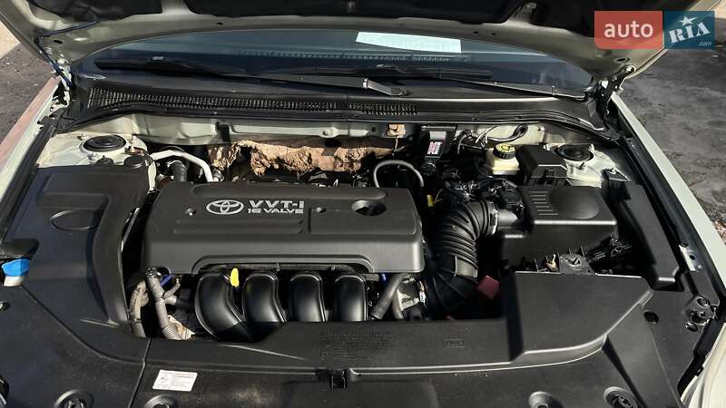 Седан Toyota Avensis 2005 в Львові