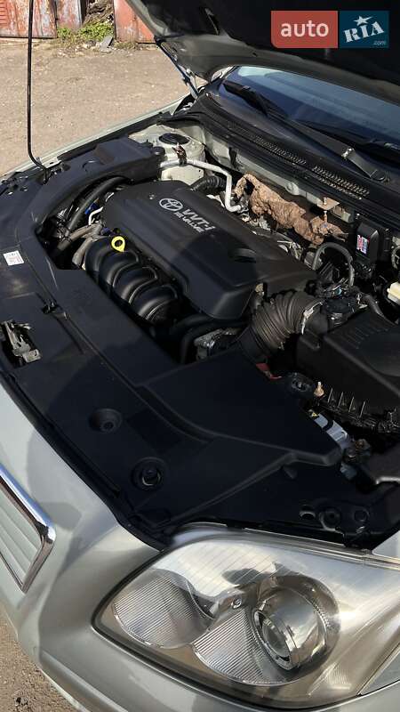 Седан Toyota Avensis 2005 в Львові