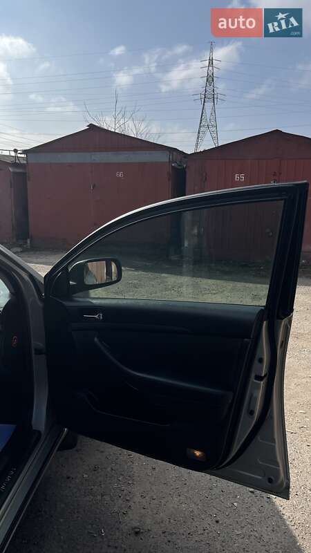 Седан Toyota Avensis 2005 в Львові