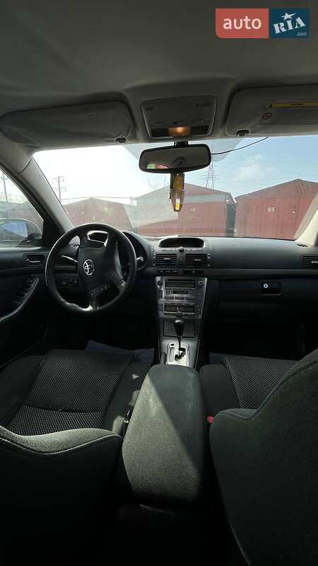 Седан Toyota Avensis 2005 в Львові