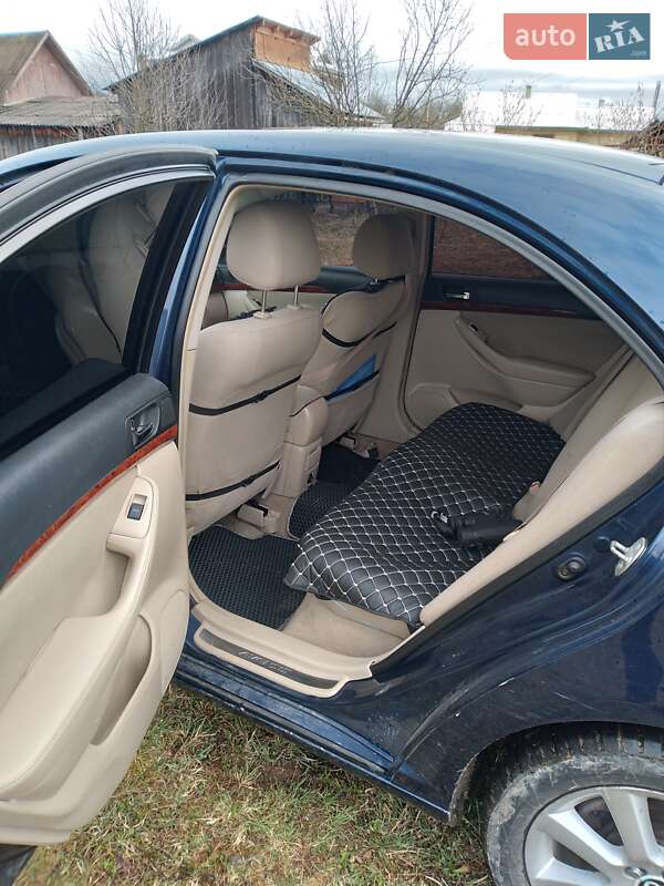 Седан Toyota Avensis 2004 в Верховине