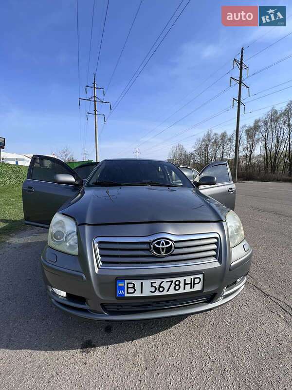 Седан Toyota Avensis 2005 в Полтаве