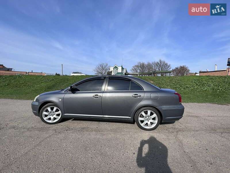 Седан Toyota Avensis 2005 в Полтаве