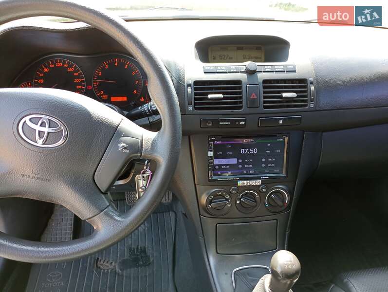 Седан Toyota Avensis 2003 в Белгороде-Днестровском