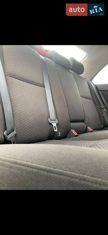 Седан Toyota Avensis 2005 в Самборе