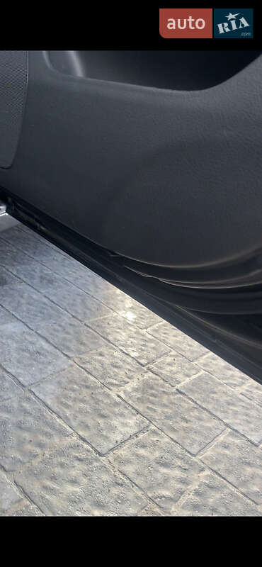 Седан Toyota Avensis 2005 в Самборе