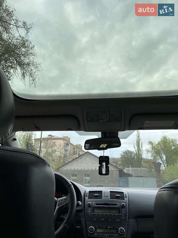 Универсал Toyota Avensis 2008 в Рени