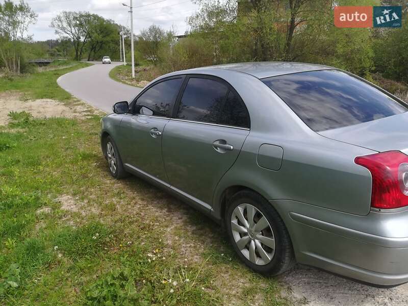 Седан Toyota Avensis 2008 в Львові