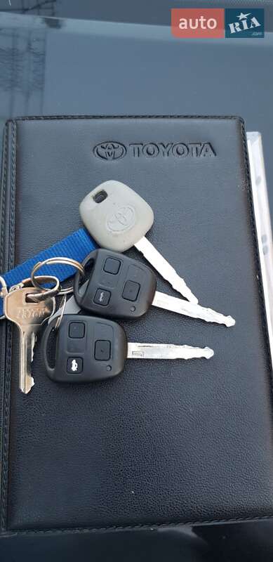 Седан Toyota Avensis 2004 в Черкассах