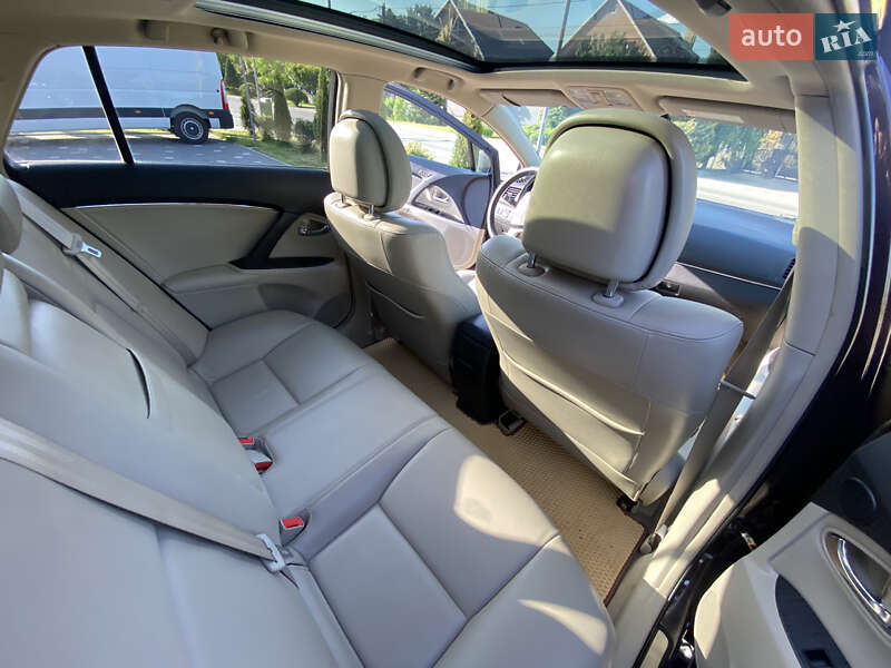 Універсал Toyota Avensis 2010 в Ужгороді