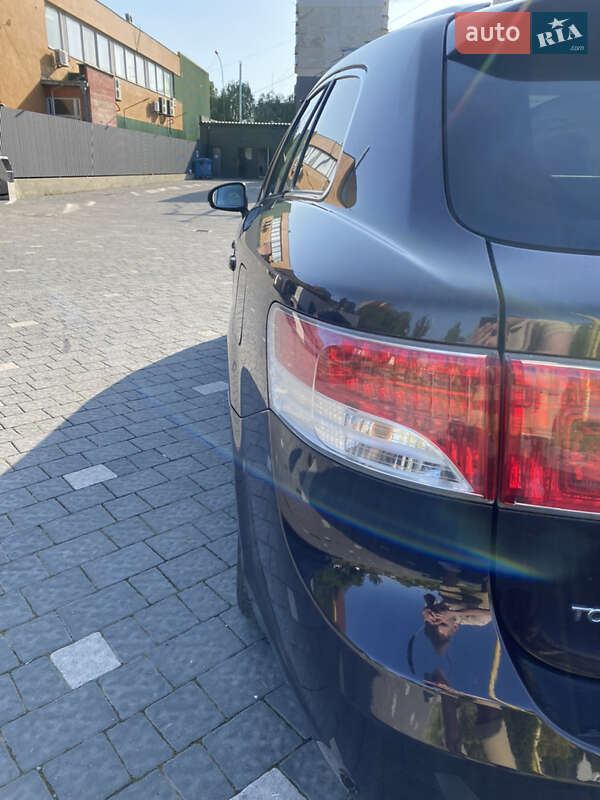 Універсал Toyota Avensis 2010 в Ужгороді