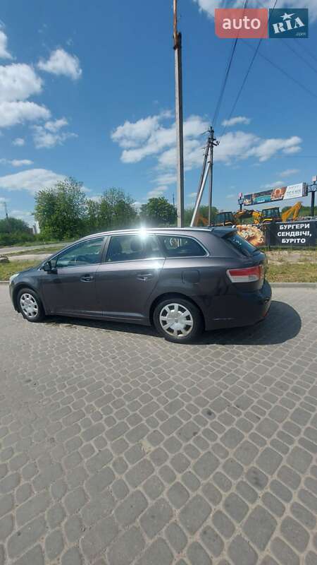 Универсал Toyota Avensis 2010 в Львове