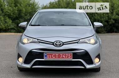 Седан Toyota Avensis 2015 в 