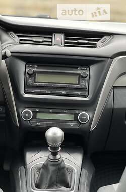 Седан Toyota Avensis 2015 в 