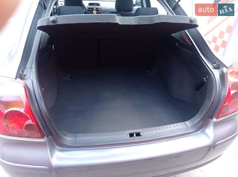 Ліфтбек Toyota Avensis 2005 в Львові