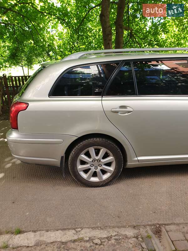 Універсал Toyota Avensis 2003 в Чорткові