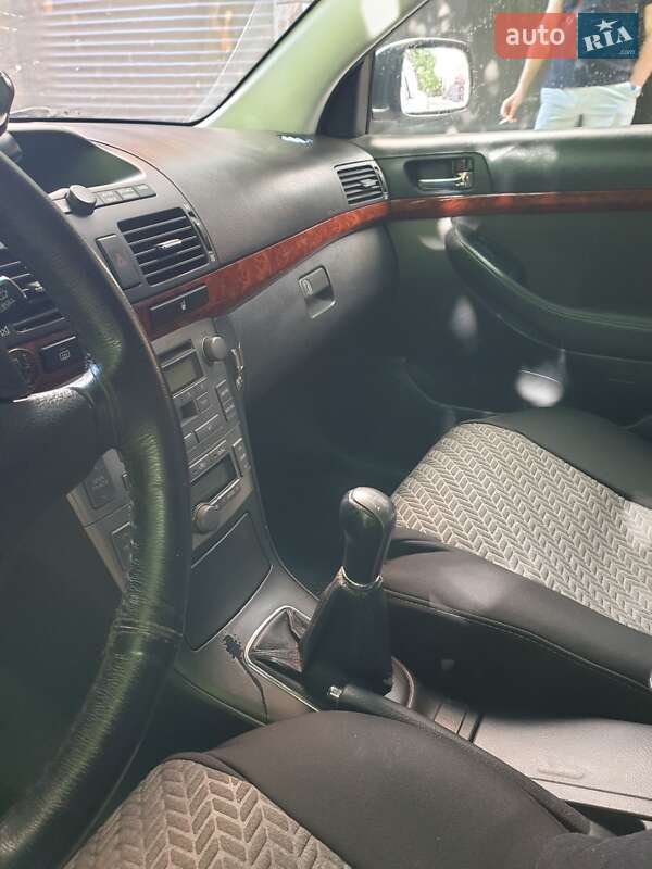 Універсал Toyota Avensis 2003 в Чорткові