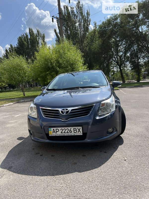 Седан Toyota Avensis 2010 в Кривом Роге