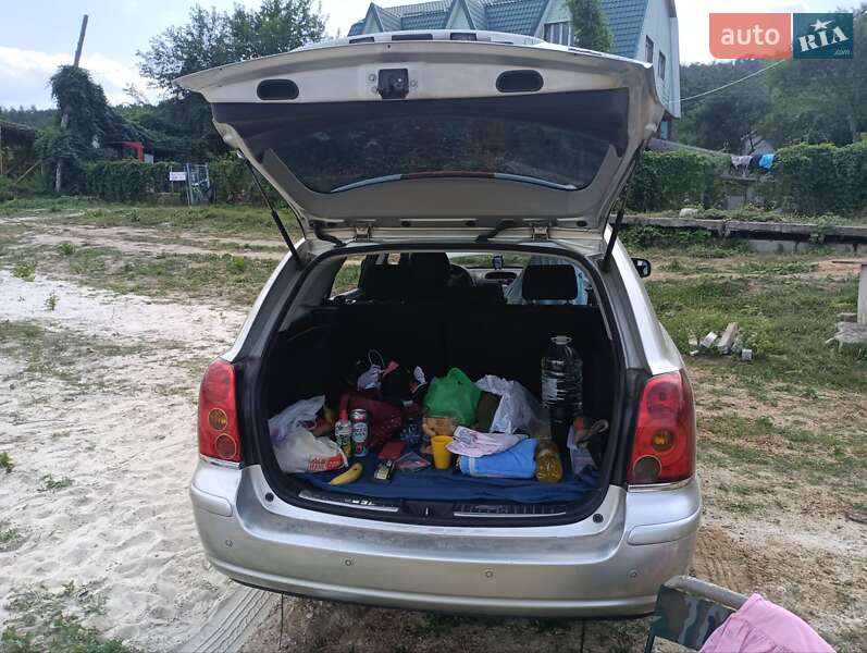 Універсал Toyota Avensis 2004 в Кам'янець-Подільському