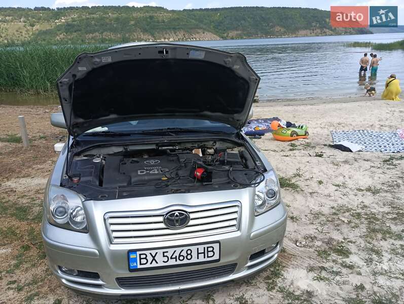 Універсал Toyota Avensis 2004 в Кам'янець-Подільському