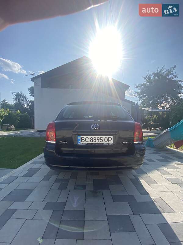 Універсал Toyota Avensis 2005 в Самборі