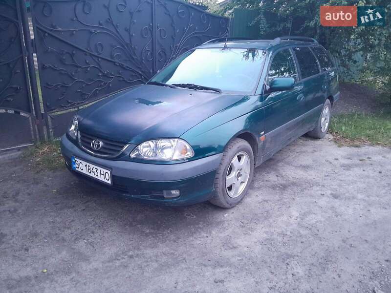 Універсал Toyota Avensis 2000 в Шептицькому