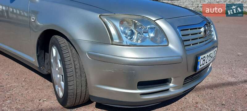 Седан Toyota Avensis 2003 в Чернігові