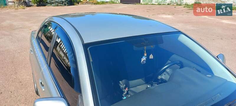 Седан Toyota Avensis 2003 в Чернігові