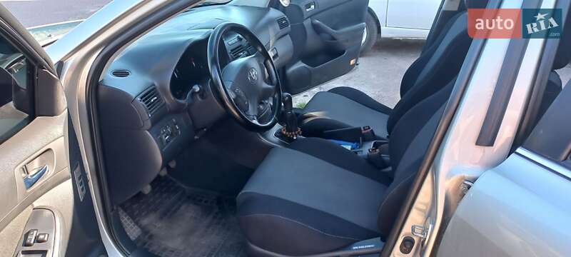 Седан Toyota Avensis 2003 в Чернігові
