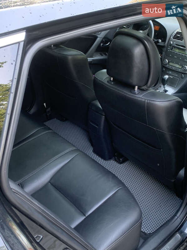 Універсал Toyota Avensis 2009 в Чернівцях