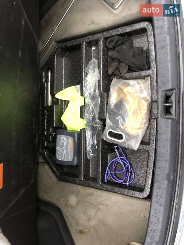 Седан Toyota Avensis 2015 в Лугинах