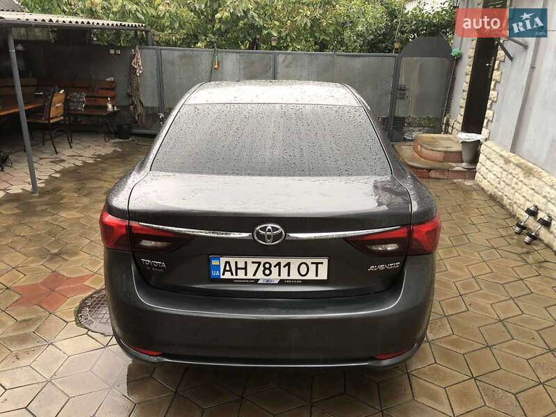 Седан Toyota Avensis 2015 в Лугинах