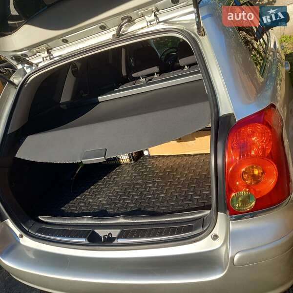 Универсал Toyota Avensis 2003 в Конотопе