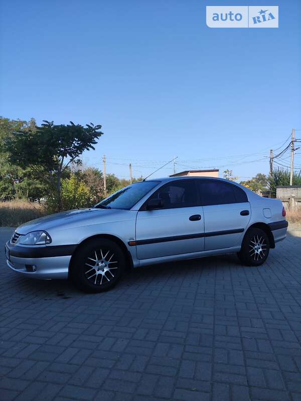 Седан Toyota Avensis 2001 в Запорожье