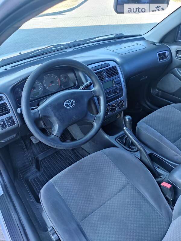 Седан Toyota Avensis 2001 в Запорожье