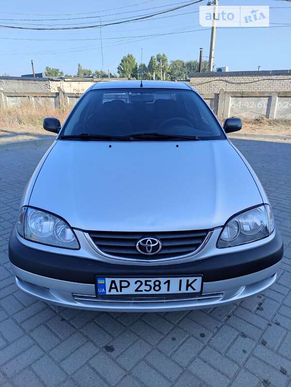 Седан Toyota Avensis 2001 в Запорожье