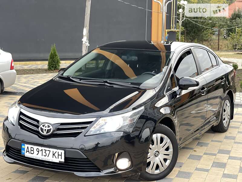 Седан Toyota Avensis 2015 в 