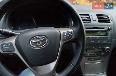 Седан Toyota Avensis 2010 в Виннице