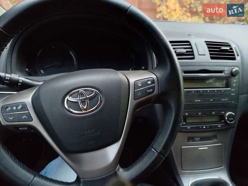 Toyota Avensis 2010