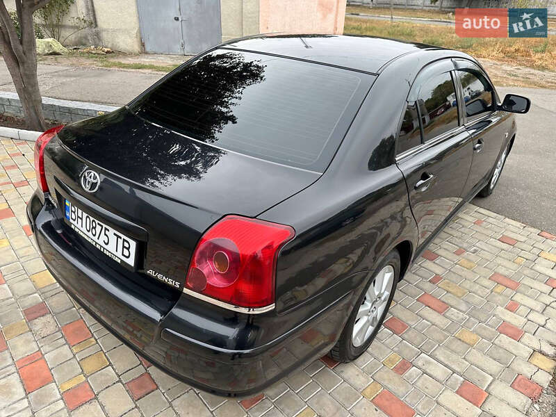 Седан Toyota Avensis 2003 в Одесі