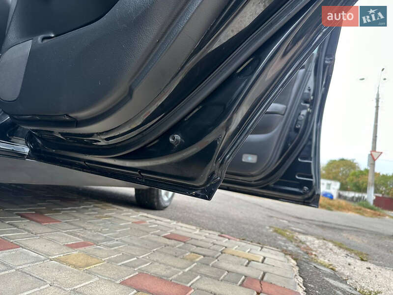 Седан Toyota Avensis 2003 в Одесі