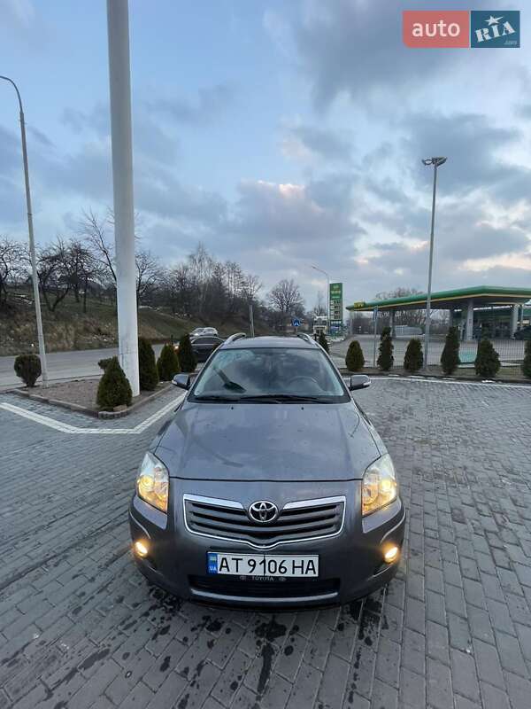 Універсал Toyota Avensis 2008 в Івано-Франківську