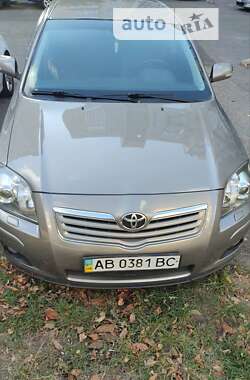 Седан Toyota Avensis 2006 в Чугуеве