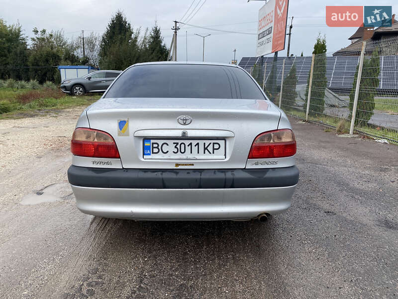 Седан Toyota Avensis 2001 в Львові