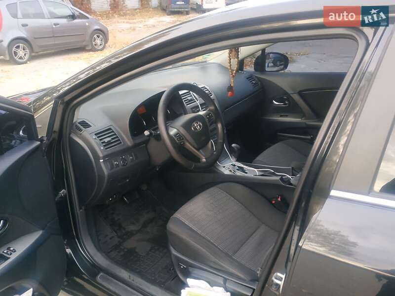 Універсал Toyota Avensis 2011 в Запоріжжі