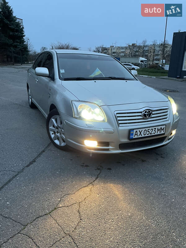 Седан Toyota Avensis 2003 в Харькове