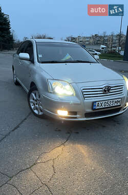 Седан Toyota Avensis 2003 в Павлограде