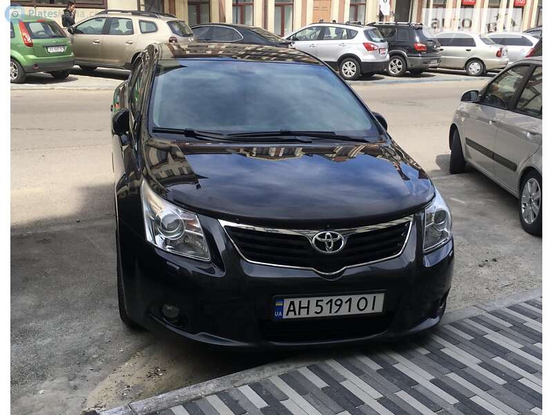 Седан Toyota Avensis 2012 в Киеве