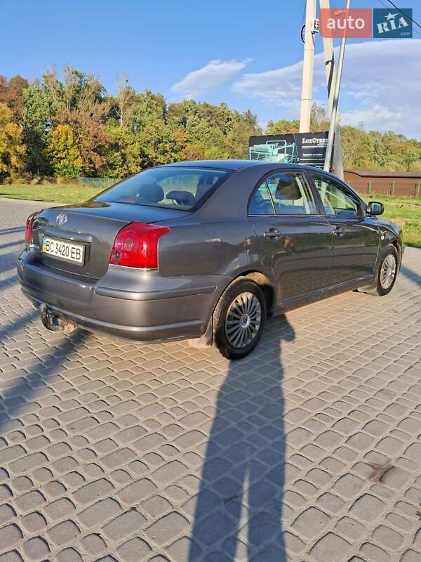 Седан Toyota Avensis 2006 в Львові