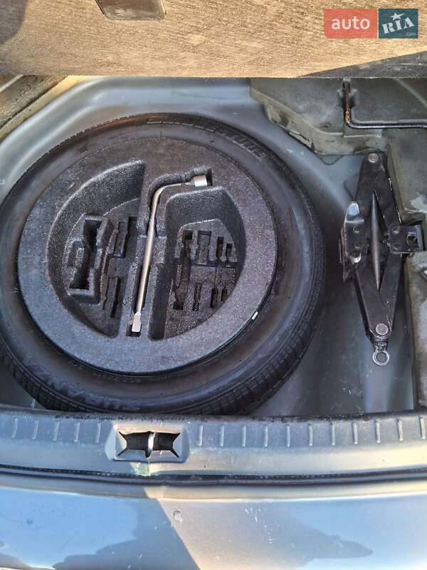 Седан Toyota Avensis 2006 в Львові